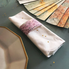 Charger l'image dans la galerie, les ronds de serviette en cartes viticoles up-cylées