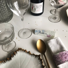 Charger l'image dans la galerie, les marque-places en cartes viticoles up-cylées