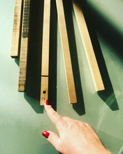 Charger l'image dans la galerie, Cintre à carte en merrain de fût de chêne