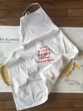 Charger l'image dans la galerie, le tablier blanc customisé à la main Rouge