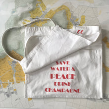 Charger l'image dans la galerie, le tablier blanc customisé à la main Rouge