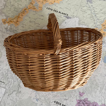 Load image into Gallery viewer, Petit panier pour défiler, Françoise
