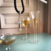 Load image into Gallery viewer, petite croix de Saint-Vincent #1
