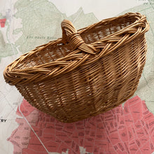 Load image into Gallery viewer, Petit panier pour défiler, Jeanne.
