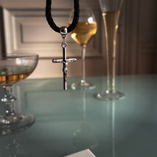 Load image into Gallery viewer, petite croix de Saint-Vincent #6
