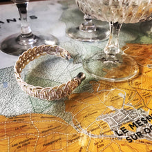 Charger l&#39;image dans la galerie, Bracelet de cocktail en guipure tressée Collection Métiers de Patrimoine Angélique Zrak
