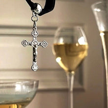 Load image into Gallery viewer, petite croix de Saint-Vincent #2
