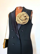 Charger l&#39;image dans la galerie, très grande rose [de vigne] collection Les Drapées #1
